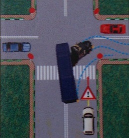 در تصویرشکل زیر به دنبال کامیون به تقاطع میرسید . کامیون با دادن علامت قصد گردش به راست را دارد
